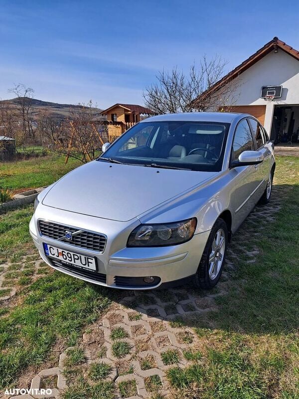 Argint Utilizat 2007 Volvo S40 Standard Berlinǎ | 3.750 EUR (Puțin scump) - Imagine 1/4