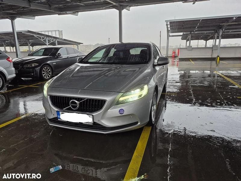 Culoareargint Utilizat 2017 Volvo V40 Momentum Hatchback | 9.500 EUR (Preț OK) - Imagine 1/4