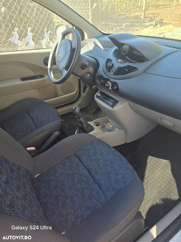 Culoarealb Utilizat 2008 Renault Twingo Authentique Hatchback | 2.200 EUR - Imagine 1/4