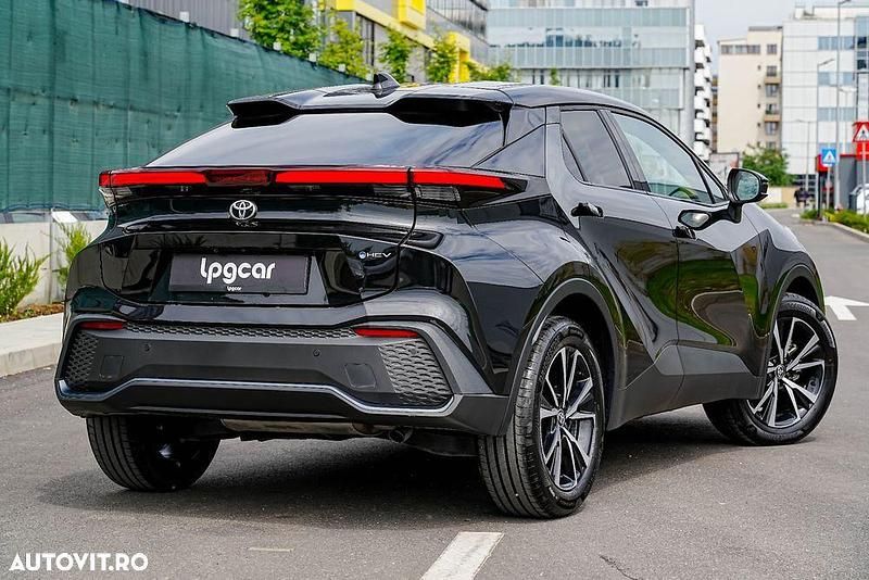 Second-hand Toyota C-HR 122 CP (89 kW) 2024 Culoarenegru SUV
