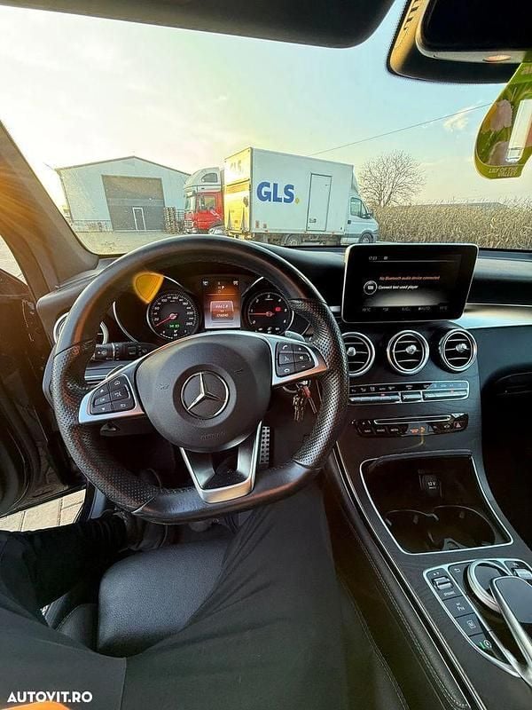 Culoarenegru Utilizat 2016 Mercedes GLC250 SUV | 22.700 EUR (Preț OK) - Imagine 1/4