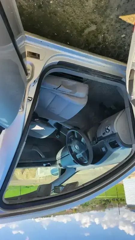 Argintiu Utilizat 2024 VW Golf VIII Berlinǎ | 3.500 EUR - Imagine 1/4