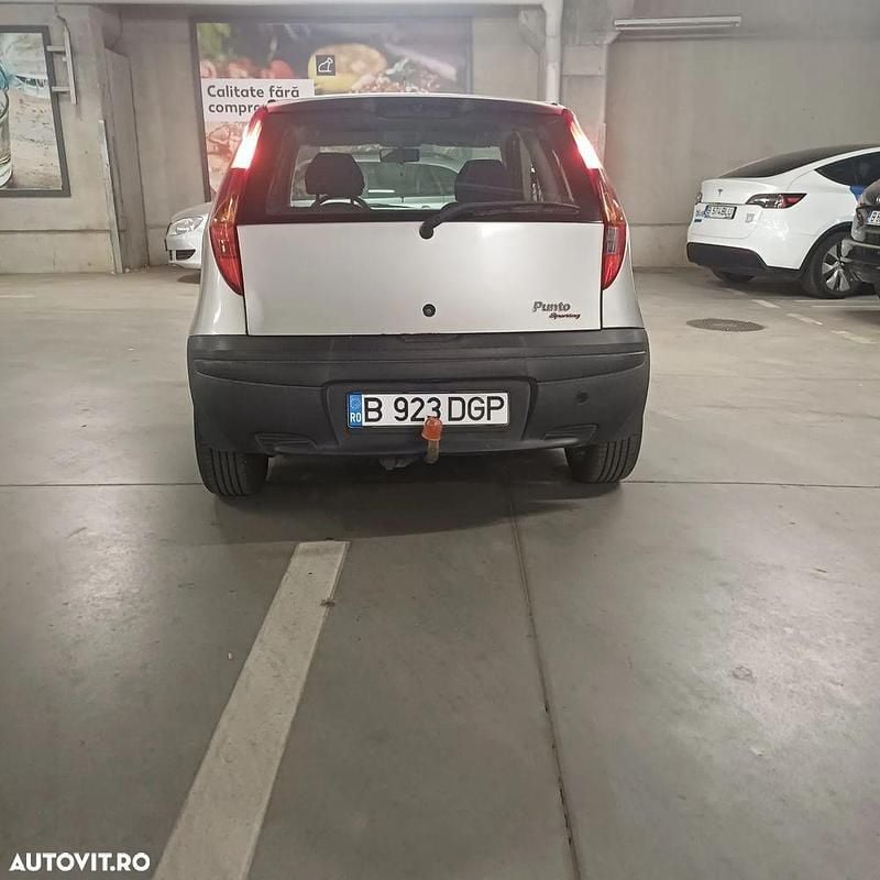 Culoareargint Utilizat 2002 Fiat Punto Dynamic Hatchback | 700 EUR - Imagine 1/4