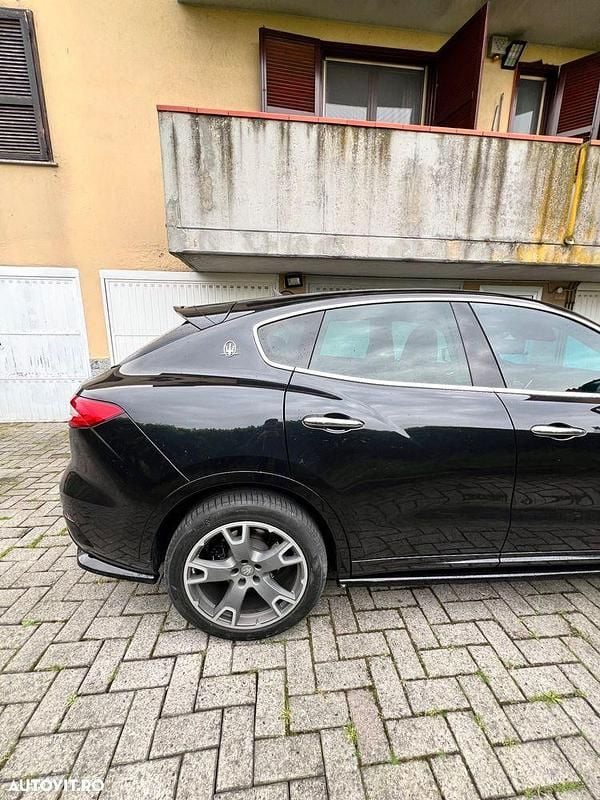 Second-hand Maserati Levante 430 CP (316 kW) 2017 Culoarenegru SUV
