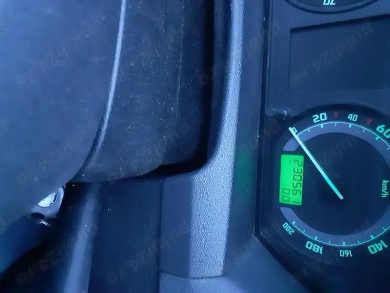 Second-hand Skoda Fabia 2006 Gri Berlinǎ