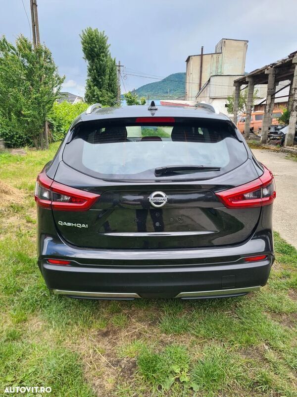 Second-hand Nissan Qashqai N-Connecta 115 CP (84 kW) 2017 Negru SUV