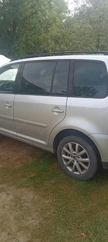 Utilizat 2004 VW Touran Monovolum | 1.500 EUR (Preț bun) - Imagine 1/4