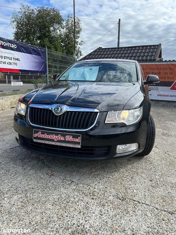 Culoarenegru Utilizat 2009 Skoda Superb Comfort Hatchback | 4.999 EUR - Imagine 1/4