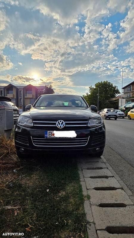 Culoarenegru Utilizat 2011 VW Touareg SUV | 11.000 EUR (Super Preț) - Imagine 1/4