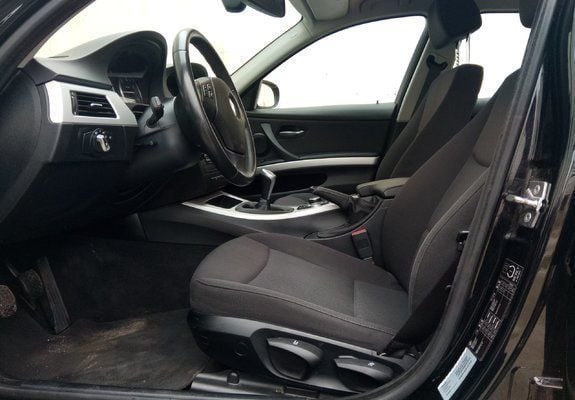 Negru Utilizat 2010 BMW 318 Break | 6.990 EUR (Puțin scump) - Imagine 1/4