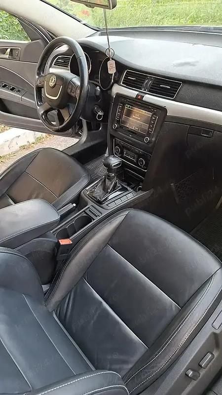 Negru Utilizat 2011 Skoda Superb Berlinǎ | 4.550 EUR (Preț bun) - Imagine 1/4