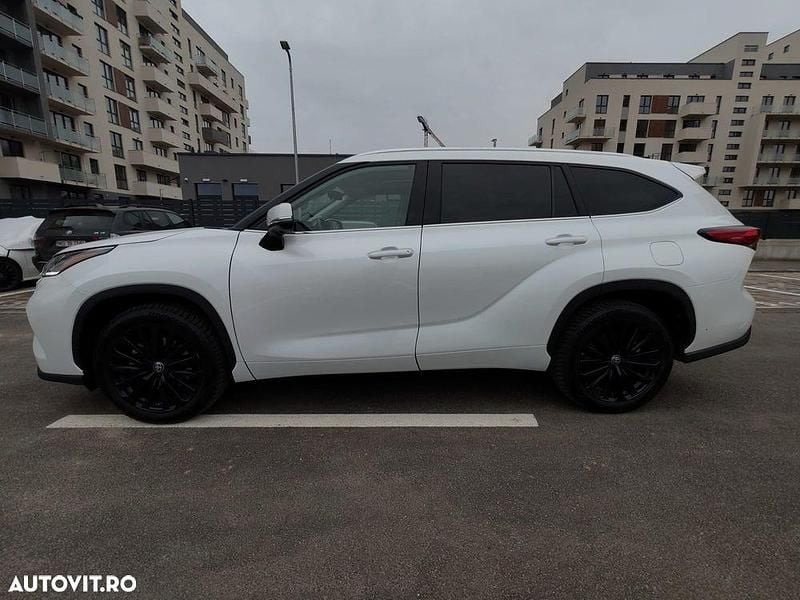 Second-hand Toyota Highlander Luxury 248 CP (182 kW) 2023 Culoarealb SUV