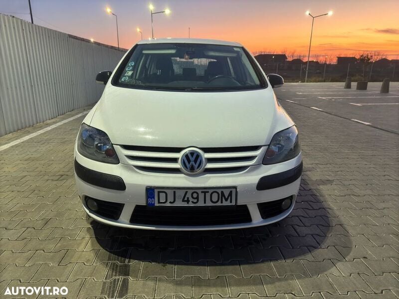 Alb Utilizat 2009 VW Golf Plus Comfortline Monovolum | 3.600 EUR - Imagine 1/4