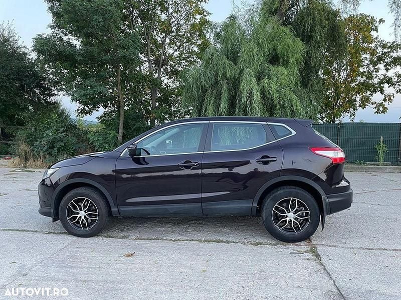 Culoarealte culori Utilizat 2015 Nissan Qashqai Visia SUV | 12.000 EUR (Preț OK) - Imagine 1/4