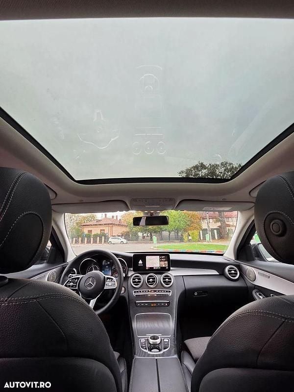 Culoarenegru Utilizat 2019 Mercedes C220 Break | 14.800 EUR (Super Preț) - Imagine 1/4
