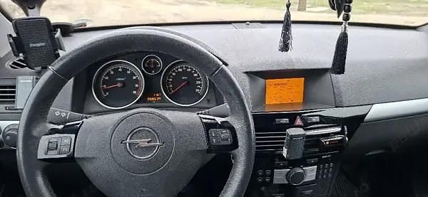 Second-hand Opel Astra 110 CP (80 kW) 2010 Gri Berlinǎ