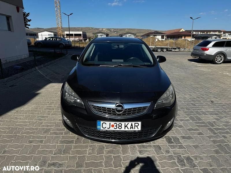 Culoarenegru Utilizat 2011 Opel Astra Hatchback | 3.900 EUR (Preț OK) - Imagine 1/4