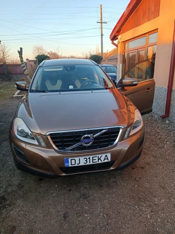 Bej Utilizat 2012 Volvo XC60 SUV | 12.500 EUR (Scump) - Imagine 1/4