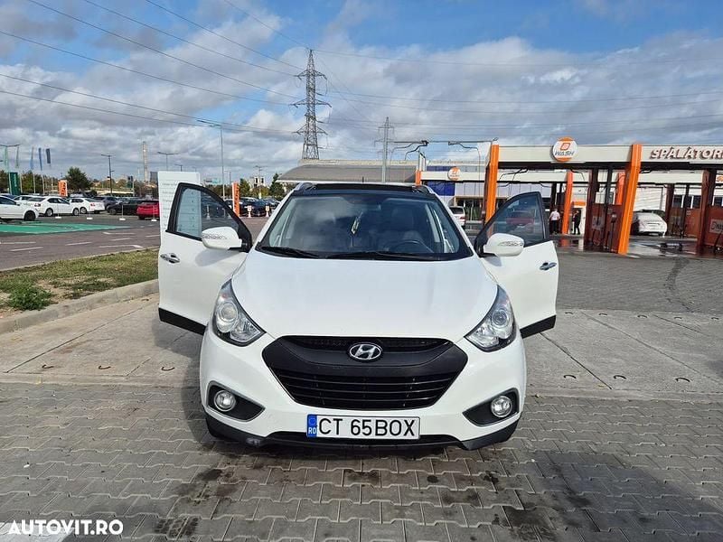 Culoarealb Utilizat 2012 Hyundai ix35 Premium SUV | 7.499 EUR (Super Preț) - Imagine 1/4