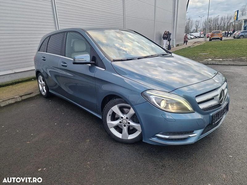 Second-hand Mercedes B180 109 CP (80 kW) 2013 Culoarealbastru Monovolum