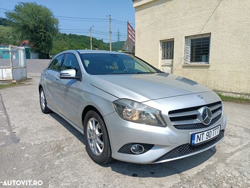 Argint Utilizat 2014 Mercedes A180 Hatchback | 8.000 EUR (Preț OK) - Imagine 1/4