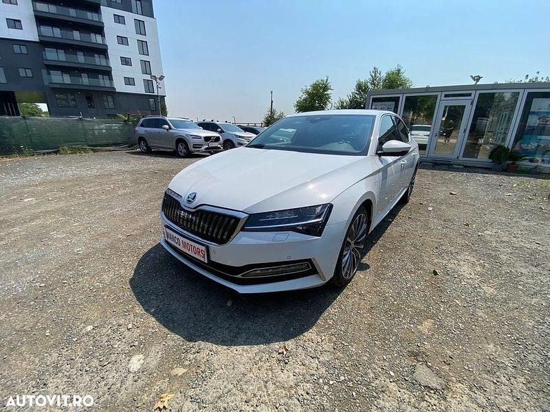 Alb Utilizat 2020 Skoda Superb Berlinǎ | 24.200 EUR (Scump) - Imagine 1/4