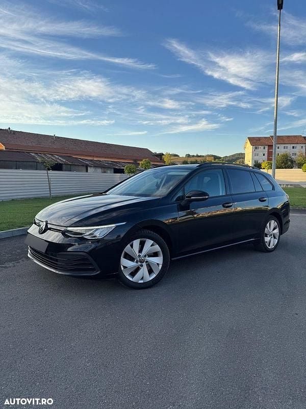 Culoarenegru Utilizat 2022 VW Golf VIII Life Break | 14.390 EUR (Preț bun) - Imagine 1/4