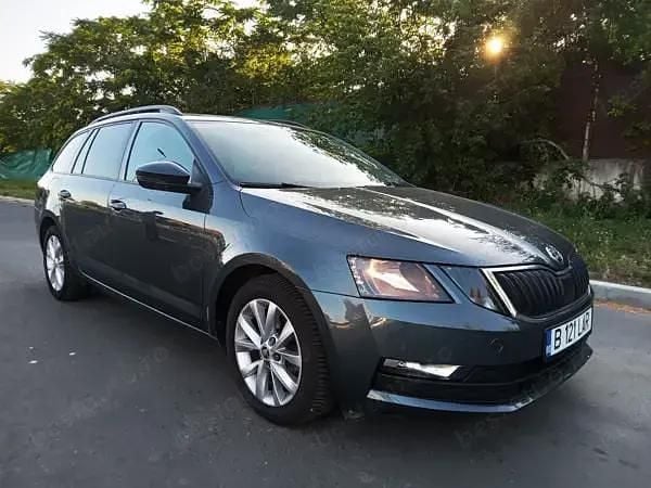 Gri Utilizat 2020 Skoda Octavia Break | 11.990 EUR (Preț bun) - Imagine 1/4