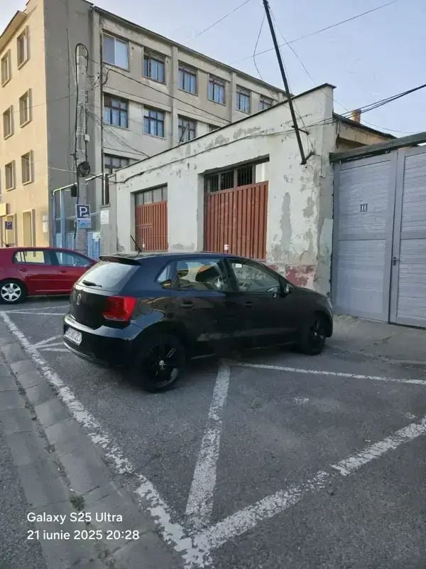 Negru Utilizat 2010 VW Polo Berlinǎ | 3.100 EUR (Preț bun) - Imagine 1/4