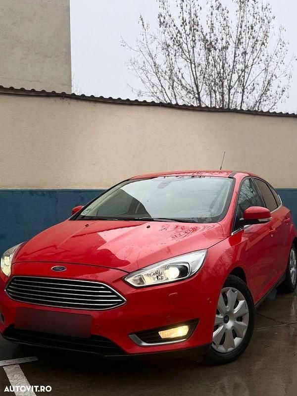 Second-hand Ford Focus Titanium 150 CP (110 kW) 2016 Culoarerosu Hatchback