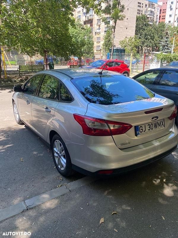 Second-hand Ford Focus Titanium 115 CP (84 kW) 2015 Culoareargint Berlinǎ
