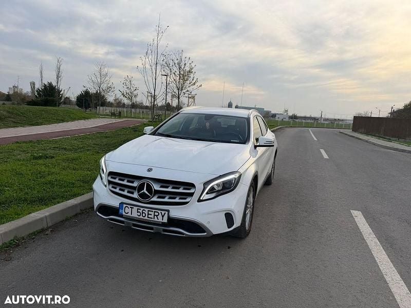 Culoarealb Utilizat 2018 Mercedes GLA180 Style SUV | 17.000 EUR (Preț bun) - Imagine 1/4