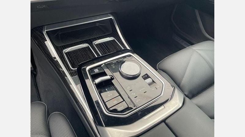 Second-hand BMW 740 Comfort Edition 299 CP (219 kW) 2024 Carbon black metallic metalizat Berlinǎ