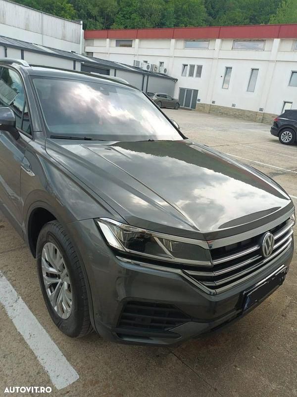 Gri Utilizat 2020 VW Touareg SUV | 42.000 EUR - Imagine 1/4
