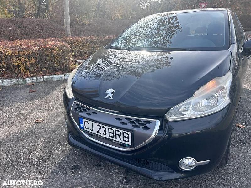 Culoarenegru Utilizat 2012 Peugeot 208 Hatchback | 4.980 EUR - Imagine 1/4