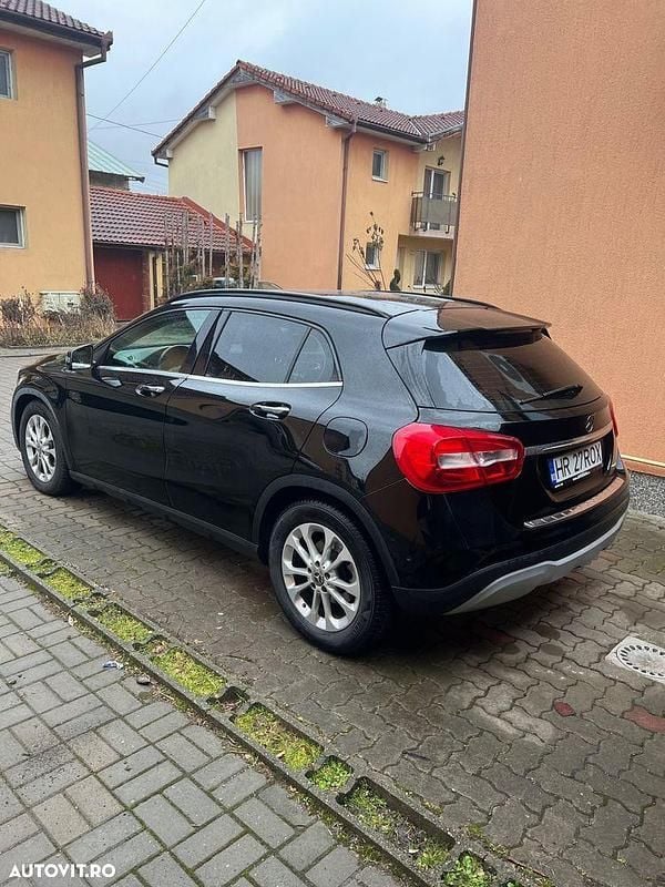 Second-hand Mercedes GLA200 136 CP (100 kW) 2018 Culoarenegru SUV