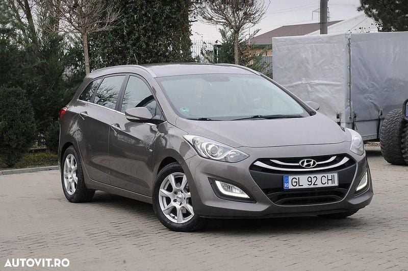 Culoaremaro Second-hand 2013 Hyundai i30 Style Break | 5.800 EUR (Puțin scump) - Imagine 1/4