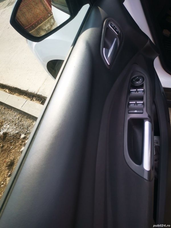 Alb Utilizat 2015 Ford C-MAX Monovolum | 6.850 EUR (Preț OK) - Imagine 1/4