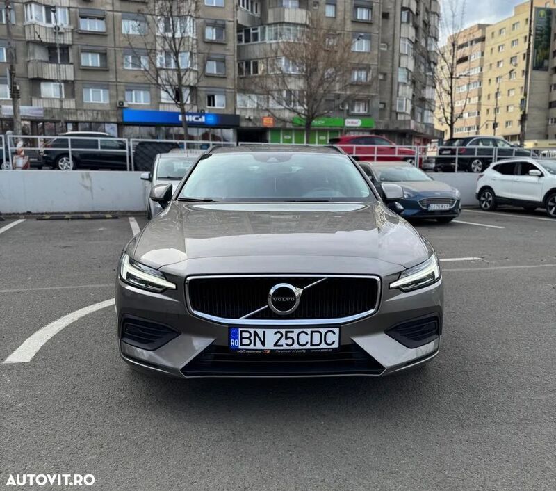 Gri Second-hand 2021 Volvo V60 Momentum Break | 17.500 EUR (Super Preț) - Imagine 1/4