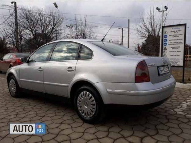Second-hand VW Passat 74 CP (54 kW) 2001 Gri Berlinǎ