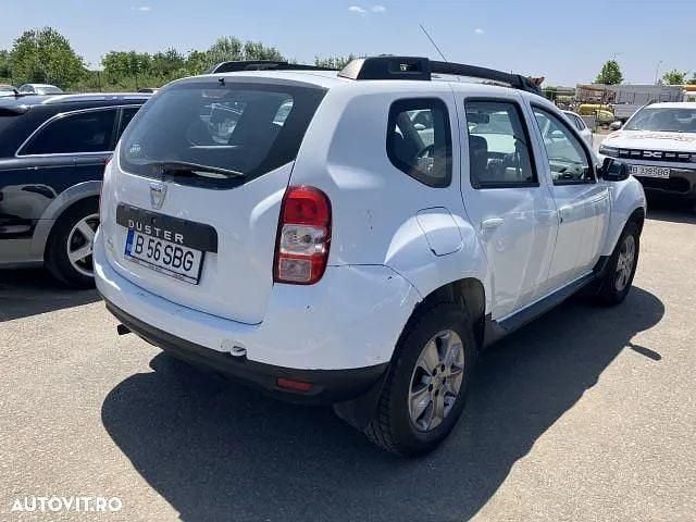 Alb Utilizat 2015 Dacia Duster Ambiance SUV | 7.000 EUR (Preț bun) - Imagine 1/4