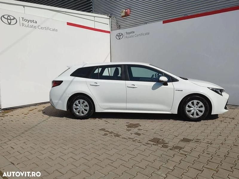 Second-hand Toyota Corolla Active 122 CP (89 kW) 2021 Culoarealb Break