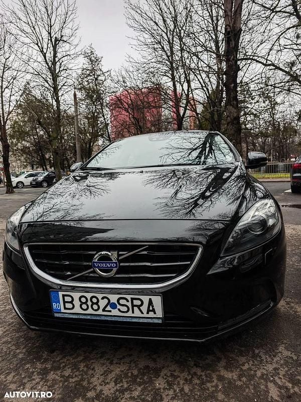Second-hand Volvo V40 Summum 150 CP (110 kW) 2014 Culoarenegru Hatchback