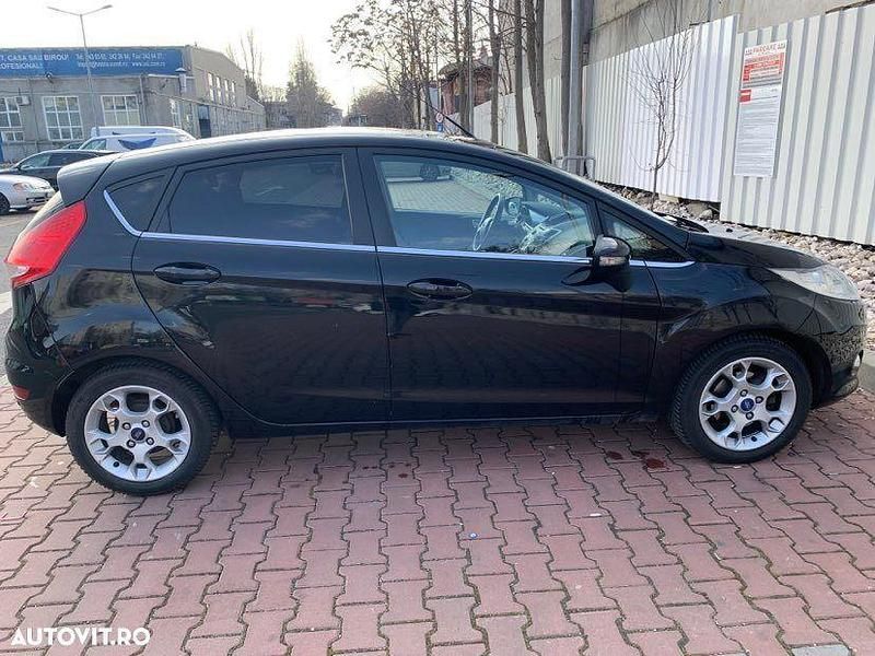 Second-hand Ford Fiesta Titanium 95 CP (69 kW) 2013 Culoarenegru Hatchback