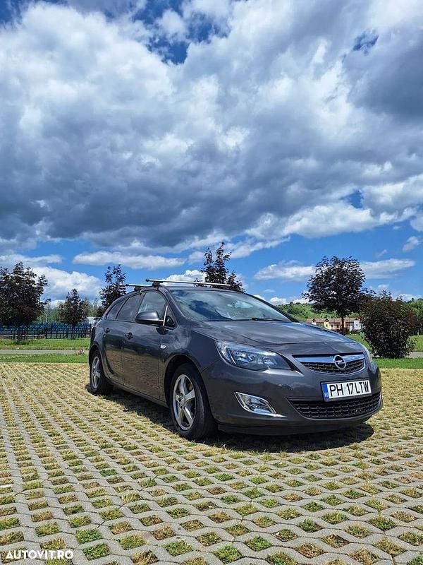 Culoaregri Utilizat 2014 Opel Astra Break | 3.800 EUR (Preț bun) - Imagine 1/4