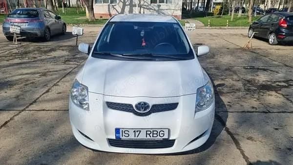 Alb Utilizat 2009 Toyota Auris Hatchback | 3.500 EUR - Imagine 1/4