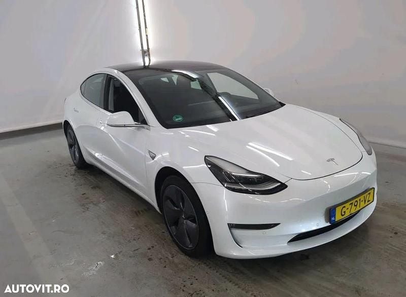 Culoarealb Utilizat 2020 Tesla Model 3 Berlinǎ | 22.500 EUR (Preț bun) - Imagine 1/4