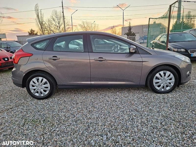 Second-hand Ford Focus 100 CP (73 kW) 2013 Culoarebej Hatchback
