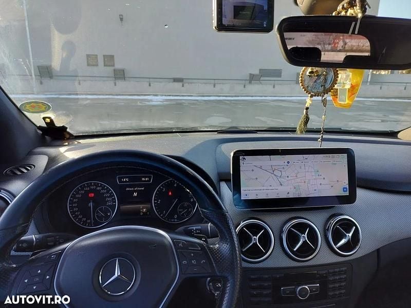 Culoarenegru Utilizat 2013 Mercedes B180 Monovolum | 8.550 EUR - Imagine 1/4