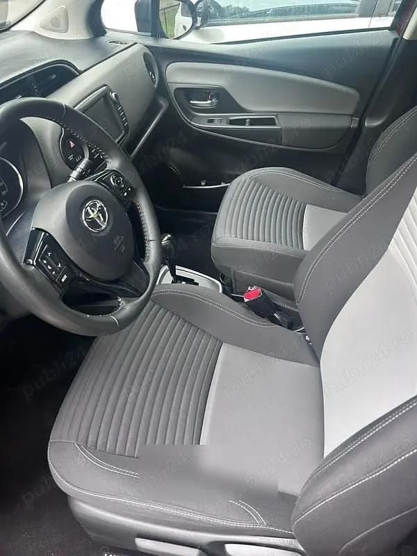 Rosu Utilizat 2019 Toyota Yaris Hybrid Hatchback | 13.000 EUR (Preț bun) - Imagine 1/4